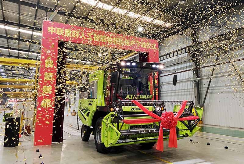 Intelligence for the future - Zoomlion AI combine harvester rolls off the production line